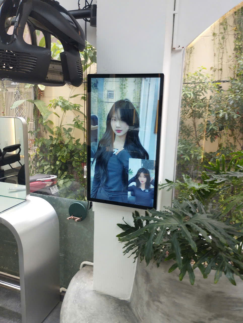 Màn hình quảng cáo treo tường 27 inch chính hãng